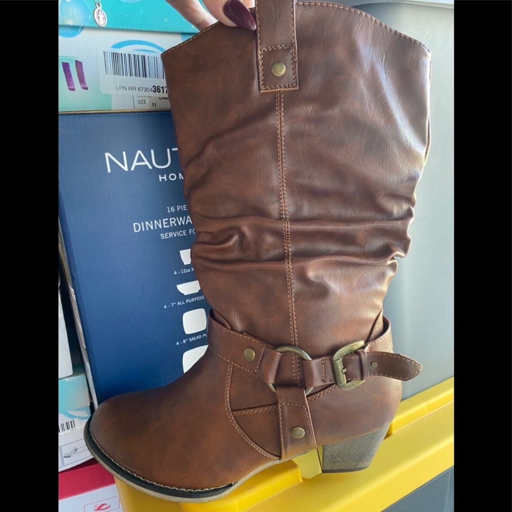 Shoes - Picture 3 of 4